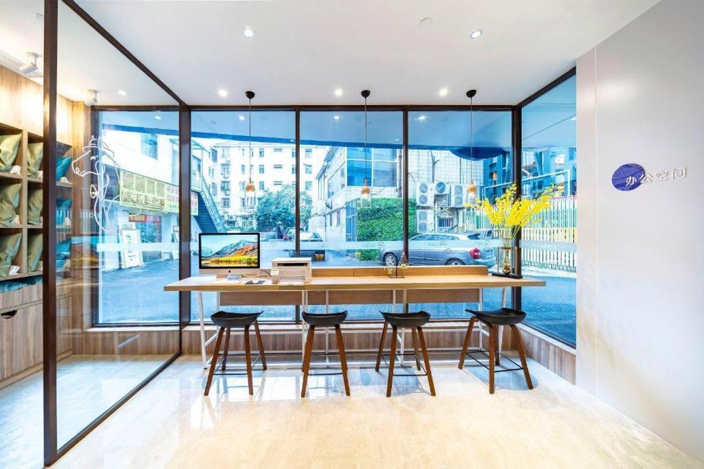 Hanting Premium Xinzhuang Longemont Hotel 3*