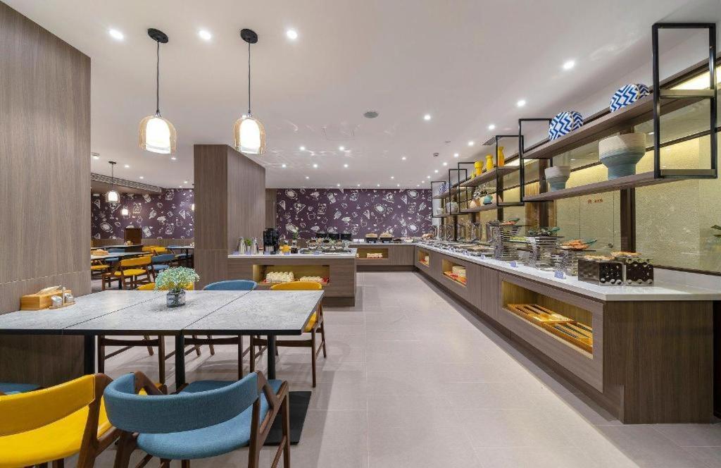 Hanting Premium Xinzhuang Longemont Hotel 3*