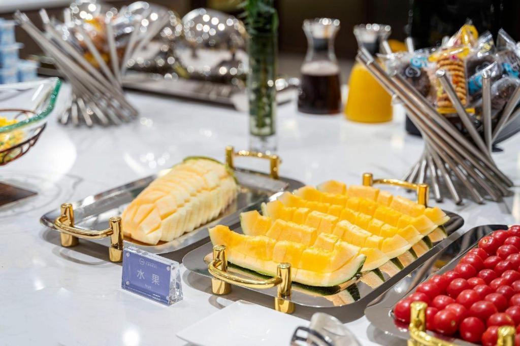 Hotel Hanting Premium Xinzhuang Longemont 3*