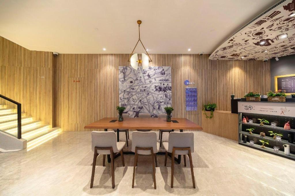 Hanting Premium Xinzhuang Longemont Hotel 3*